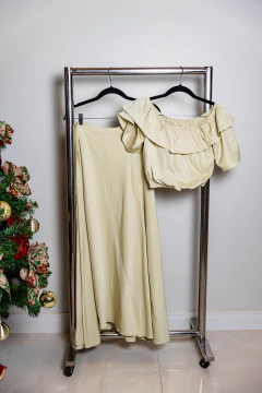 Conjunto saia transpassado e blusa na internet