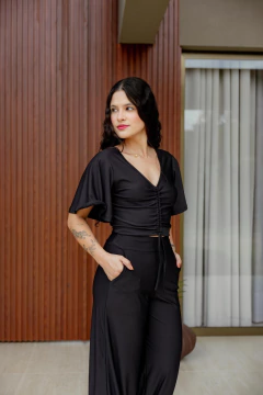 Conjunto calça pantalona e blusa franzina