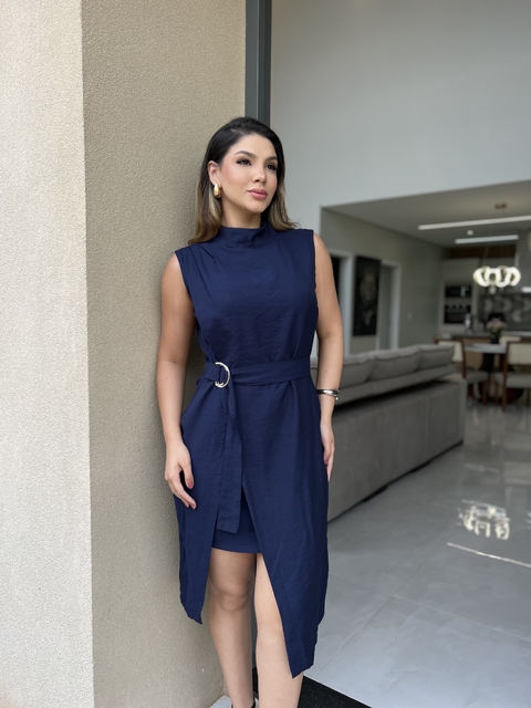 Vestido felina com fivela transpassado
