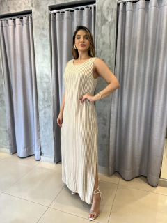 Vestido forrado detalhe gola