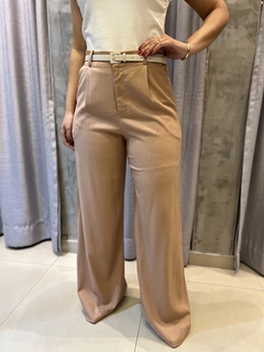 Calça pantalona em linho