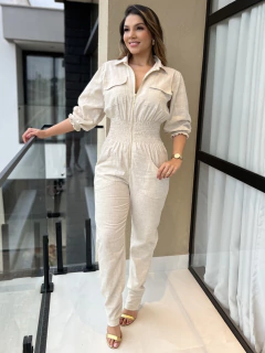 Macacão em linho cru ziper dourado