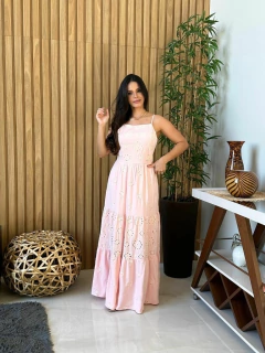 Vestido bordado em flores