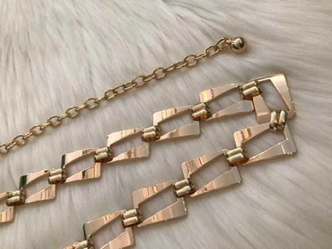 Cinto corrente metal dourado