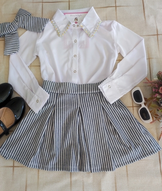 Conjunto Bianca ( camisa tricoline, saia com shorts por baixo, acompanha o laço de cabelo)