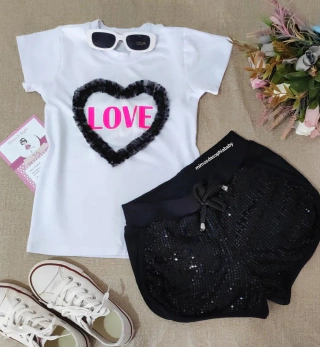 Conjunto love coração ( blusa, shorts com paetê na frente)