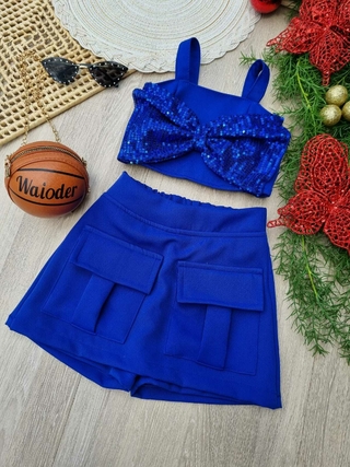 Conjunto azul ( em barby span, cropped com laço em paetê, shorts saia