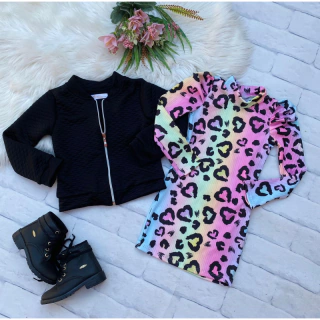 Look luna ( Jaqueta metelasse, vestido canelado)