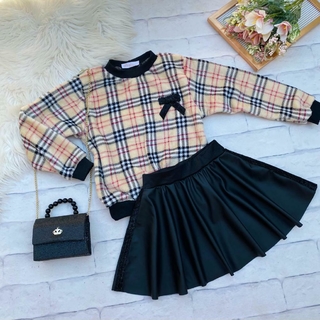 Conjunto xadrez ( blusa peluciada, com saia godê e shorts por baixo)