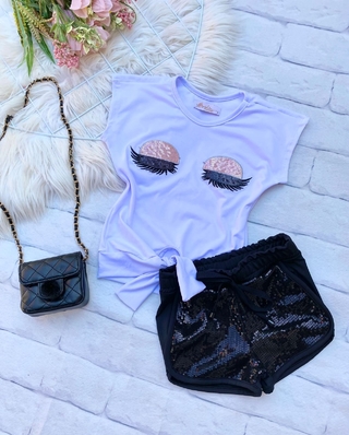 Conjunto Cílios ( blusa em cotton egípcio, shorts com paetê na frente)