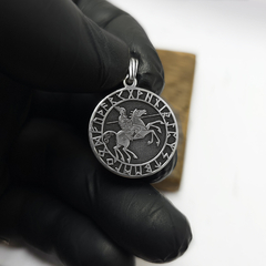 Animales Nordicos Caballo Sleipnir con runas / Plata 925 en internet