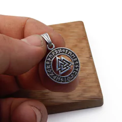 Dije Valknut Vikingo Con Runas / Plata 925 - Van Allen Joyas