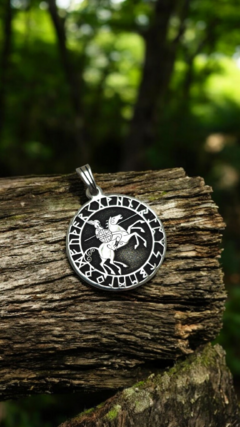 Animales Nordicos Caballo Sleipnir con runas / Plata 925
