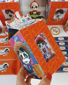 Cajitas Milks 3d con visor y lentejuelas en internet