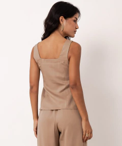 blusa com decote quadrado e recorte na frente liocel cogumelo