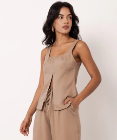 blusa com decote quadrado e recorte na frente liocel cogumelo