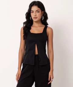 blusa com decote quadrado e recorte na frente liocel preta