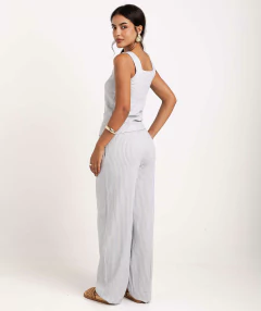 calça reta listra bordada azul claro