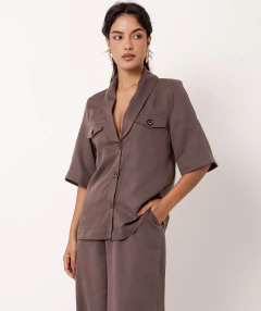 camisa over liocel marrom