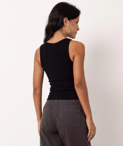 regata canelado decote U preto