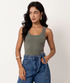 regata canelado decote U verde