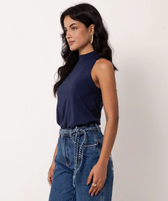 regata gola algodão pima azul marinho