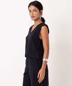 regata decote v algodão bordado preta