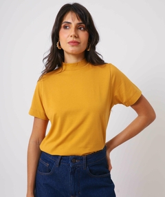 camiseta gola algodão pima mostarda