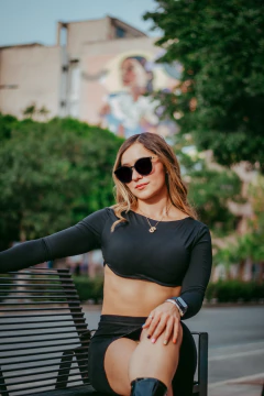 Lentes de Sol Lince Negros Oscuros & Patillas de Bambú - UV400 Dama - PANDAS® Lentes de Sol Polarizados y Accesorios para Mujer y Hombre