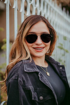 Lentes de Sol Aviador Aquila Negros Oscuros & Patillas de Madera - Polarizados UV400 Unisex - PANDAS® Lentes de Sol para Mujer y Hombre Polarizados de Madera y Bambú