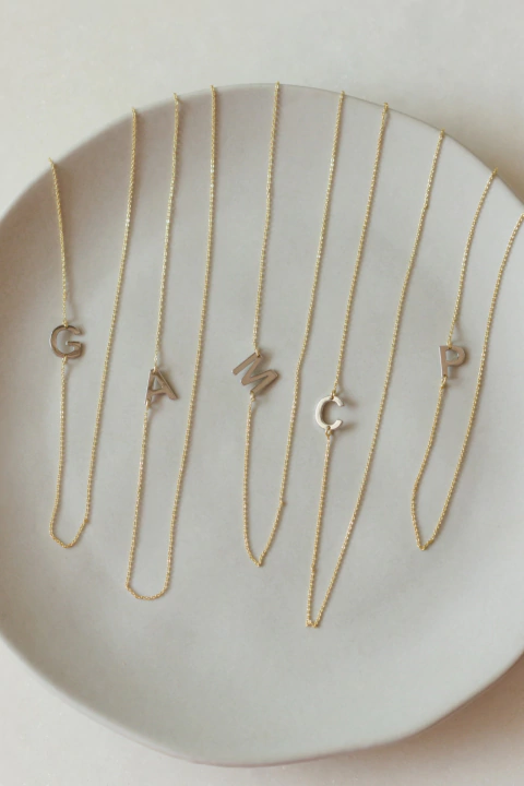 Colar letra mix banho ouro