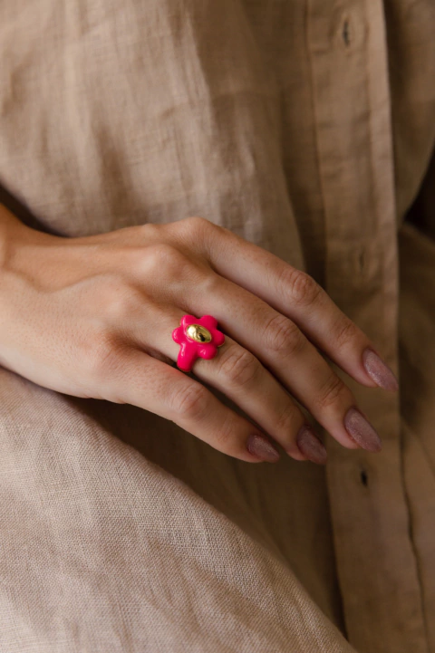 Anel flor esmaltada pink neon ouro - comprar online