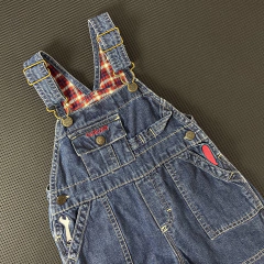 Jardineira Oshkosh / 12M na internet