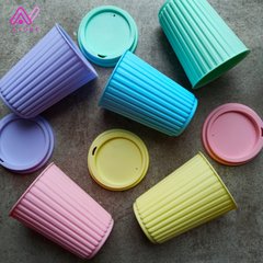 Vaso rayado con tapa de silicona