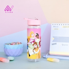 Botella con pico deportivo. Personajes infantiles