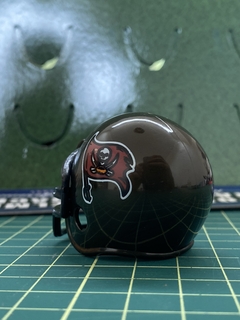 Mini Capacete Buccaneers na internet
