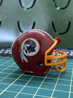 Mini capacete Commanders na internet