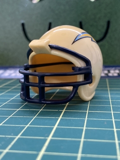 Mini capacete Chargers na internet