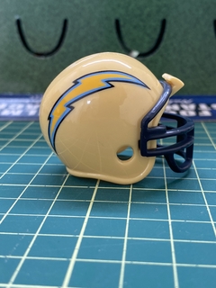 Mini capacete Chargers na internet