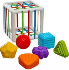 CUBO CON ELASTICOS Y FORMAS GEOMETRICAS
