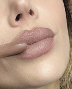 labial mate Latte de Celeste Paterno en internet