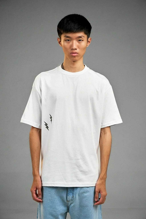 Remera OVER ART Blanco 058