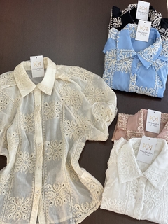 Camisa Aura Bordado Manga Curta na internet