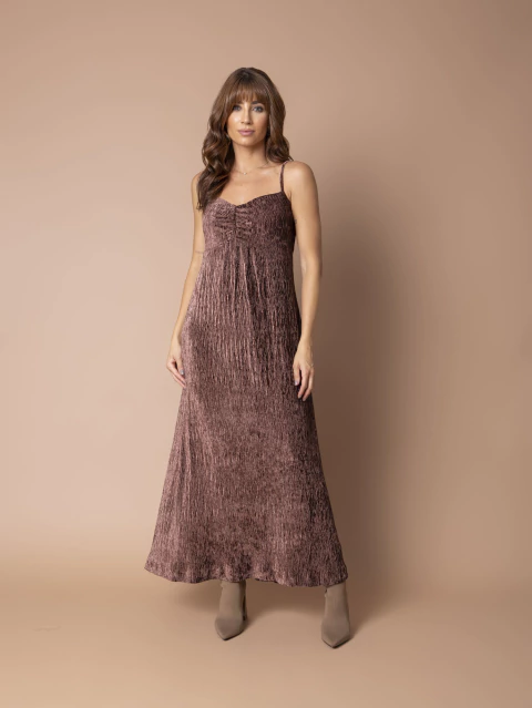 Vestido em Veludo Plissé - Marrom - comprar online