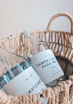 BOTELLON LAUNDRY CON PICO ETIQ BLANCA TRANSPARENTE 1 LITRO - Mama al Mando