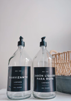 BOTELLON CON PICO TRANSPARENTE 1 LITRO ETIQ BLACK