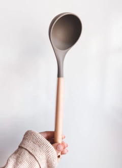 UTENSILIO SILICONA GRIS MANGO MADERA X UNIDAD - Mama al Mando