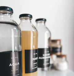BOTELLA VIDRIO LITRO ETIQUETA NEGRA - comprar online