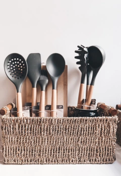 SET UTENSILIOS SILICONA MANGO MADERA GREY - comprar online