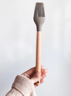 UTENSILIO SILICONA GRIS MANGO MADERA X UNIDAD en internet